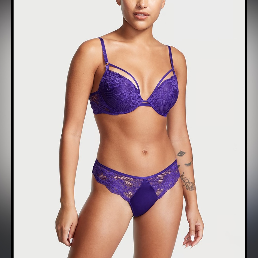 NWT Victoria’s Secret set Bra 32C + panties S